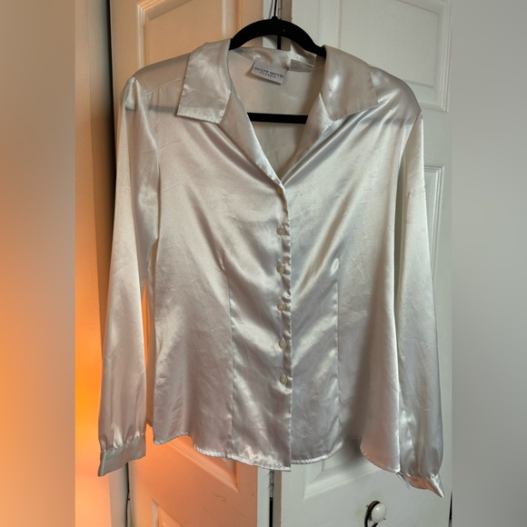 Long Sleeve White Button Down Size Small - Picture 4 of 6